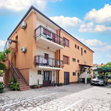 Banko Apartments Ровинь Экстерьер фото