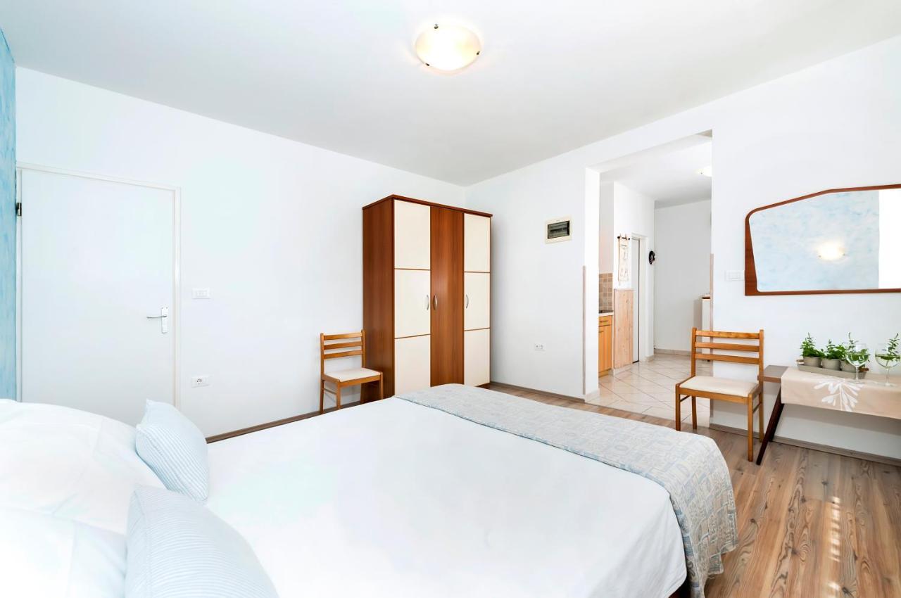 Banko Apartments Ровинь Экстерьер фото