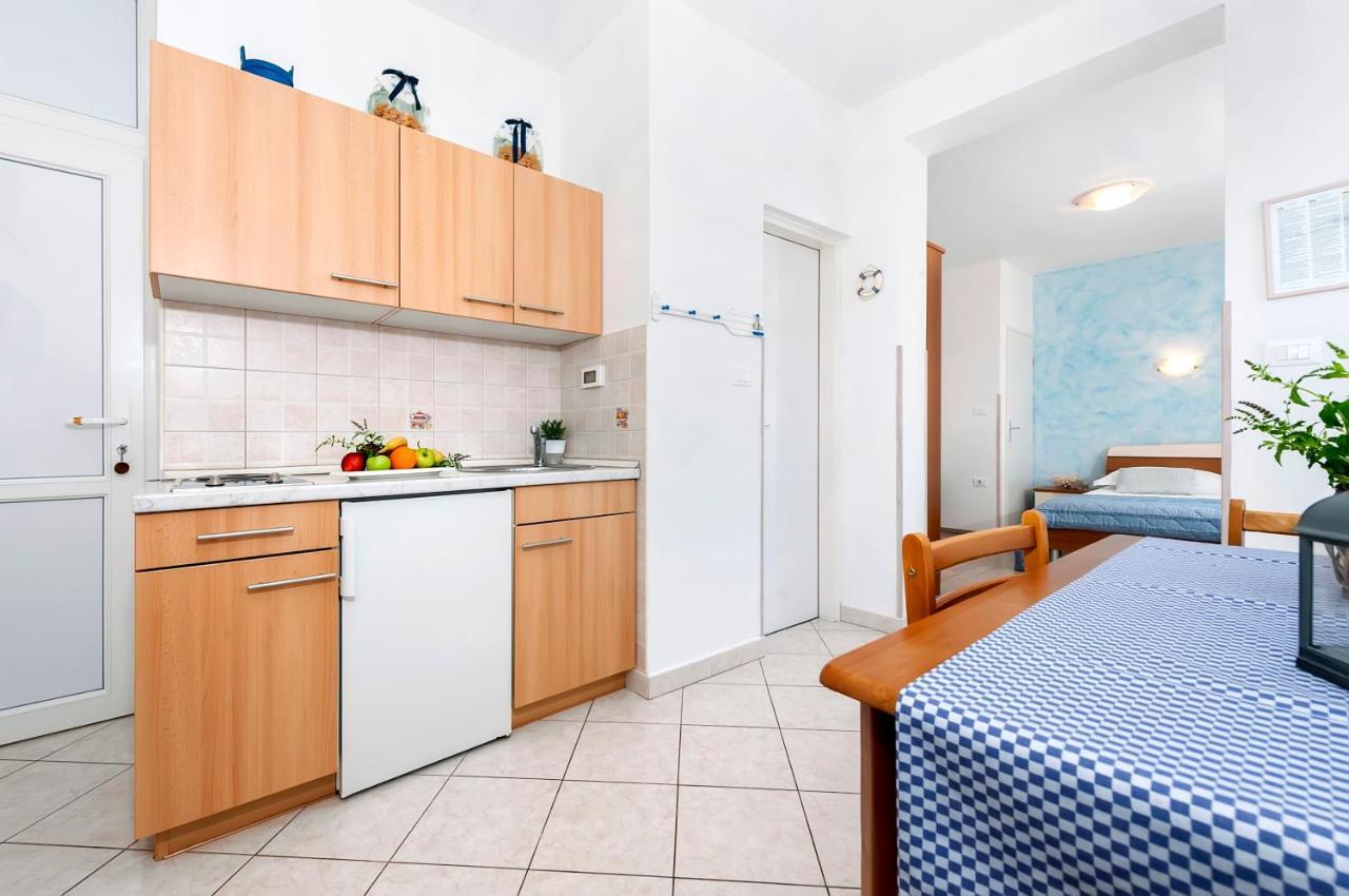 Banko Apartments Ровинь Экстерьер фото