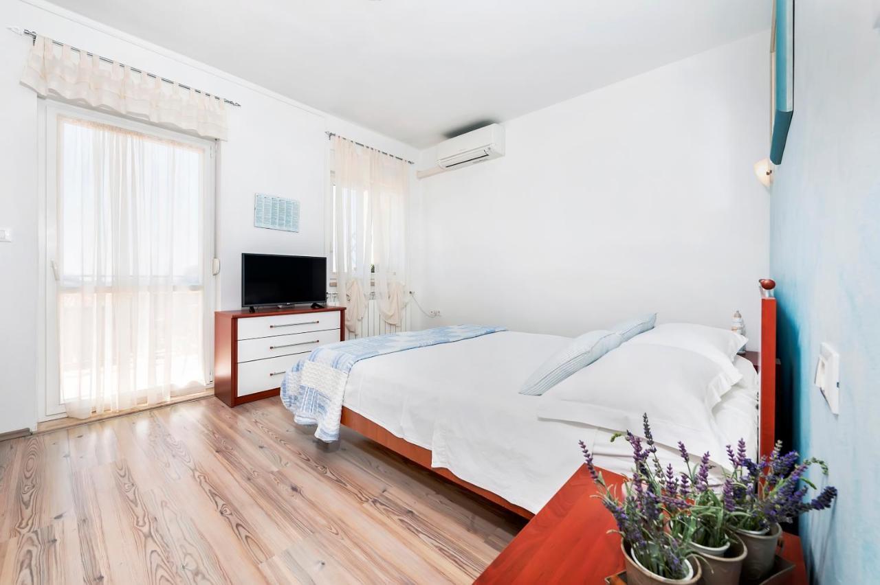Banko Apartments Ровинь Экстерьер фото